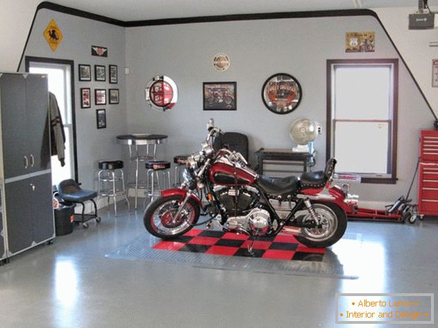 Motocicleta na garagem