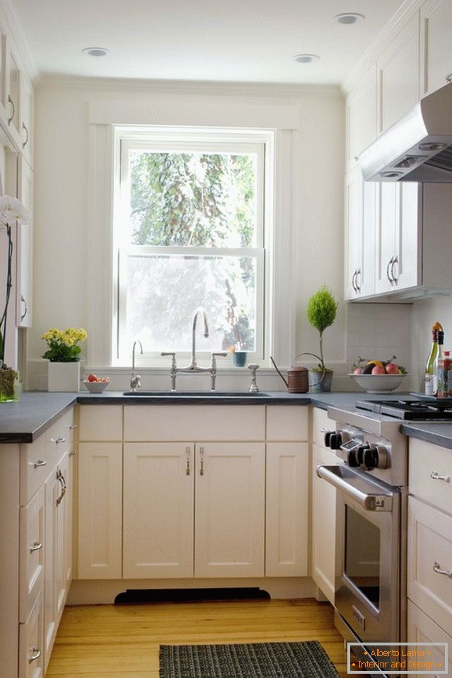 Interior da cozinha na cor branca