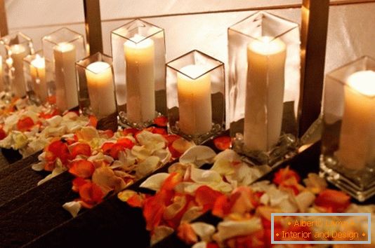 Decoração de casa com flores e velas para o dia dos namorados