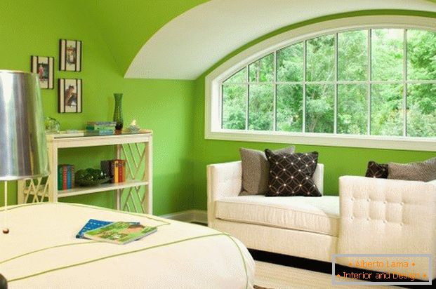Interior da sala na cor verde clara