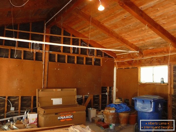 Interior da garagem antes de reparos