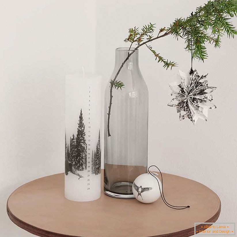 Raminho de árvore de Natal em uma garrafa de vidro
