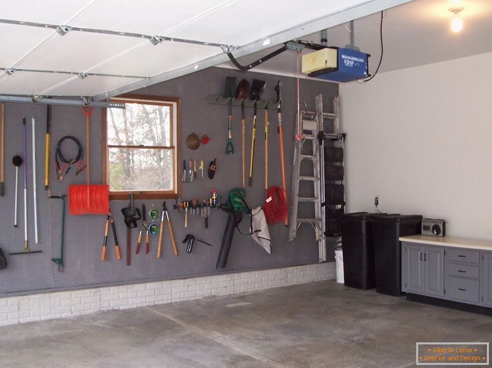 Sistema de armazenamento de parede na garagem