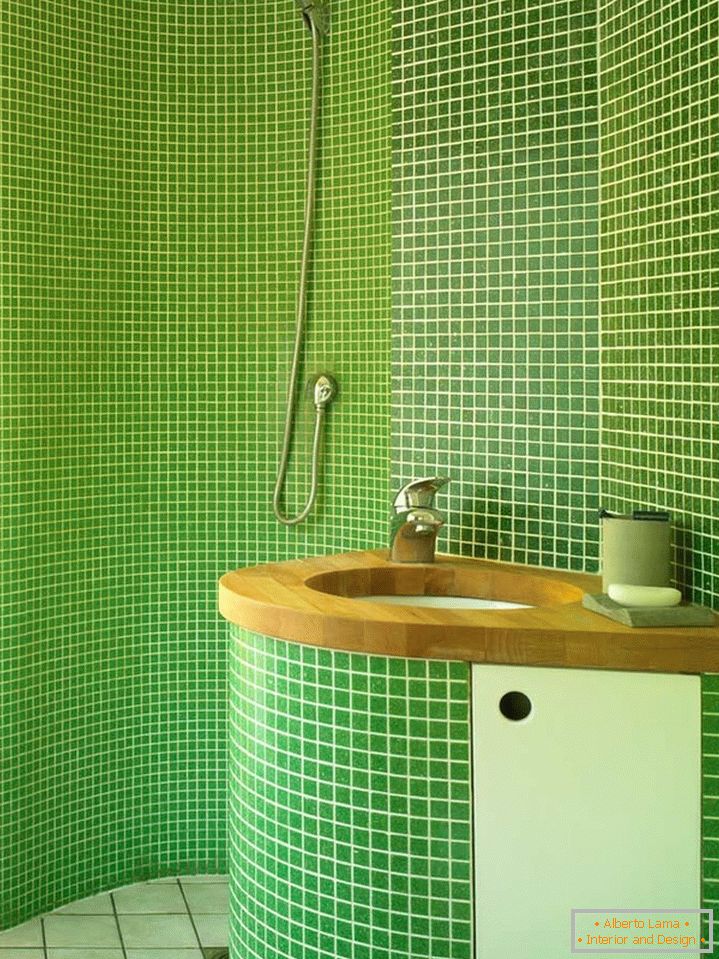 Azulejos verdes no banheiro