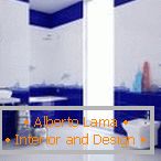 Casa de banho em cores azuis e brancas