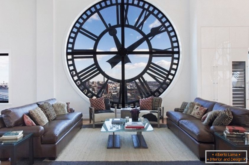 O relógio faz parte da sala de estar