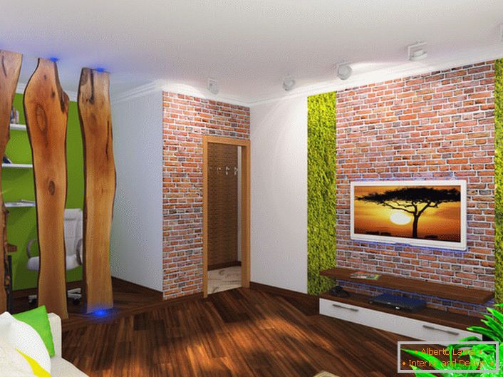 A alvenaria é vantajosamente combinada com a decoração de madeira da sala de estar.