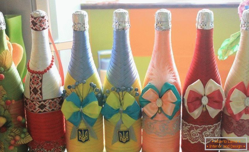 Champanhe em fitas multi-coloridas