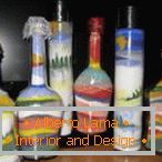 Padrões de sal colorido em garrafas