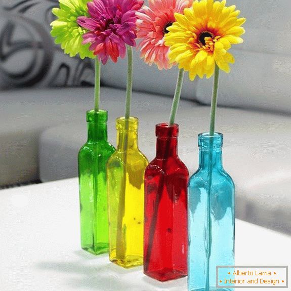Garrafas para flores de vidro colorido