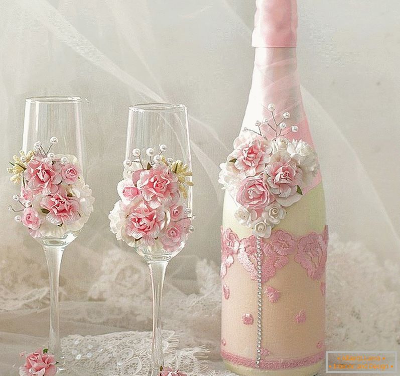 Decoração com rosas de copos de casamento