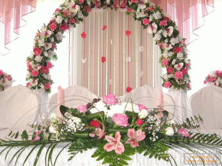 Arco de casamento de flores