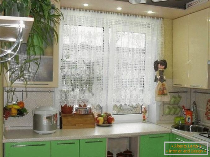 Projeto de apartamento de 1 quarto em Khrushchev - uma foto de uma pequena cozinha