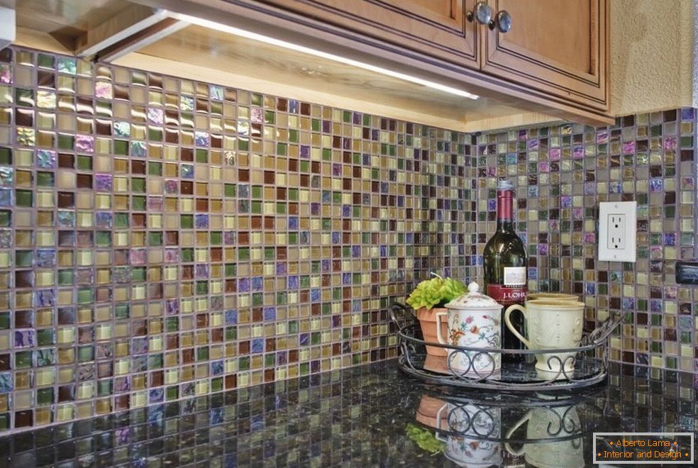 Avental de mosaico na cozinha
