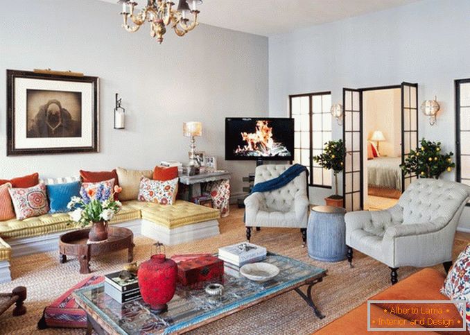 Estilo eclético - uma solução de cor interessante para a sua sala de estar