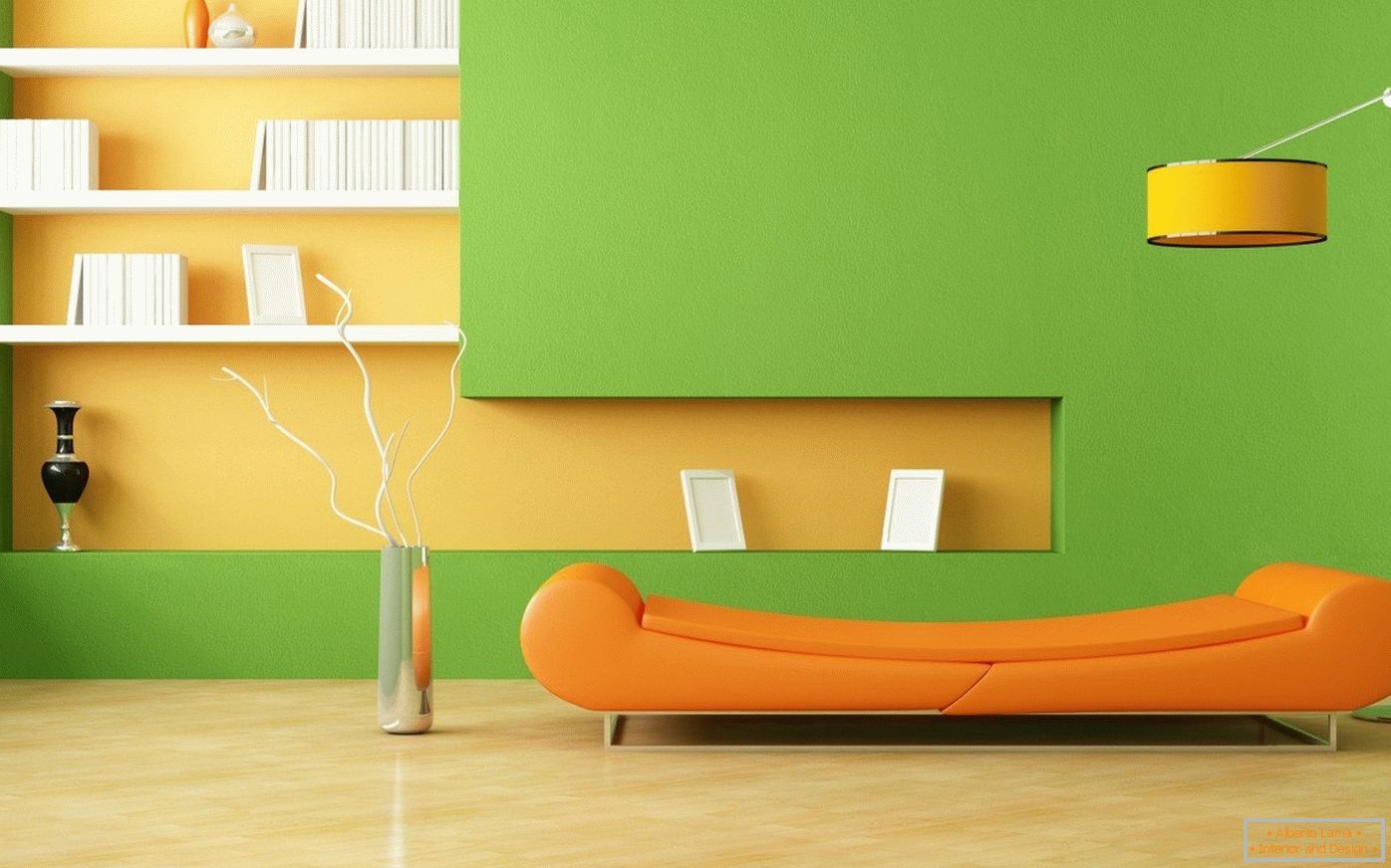 Sofá laranja e paredes verdes