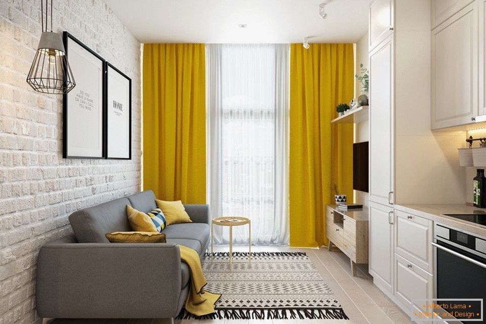Cortinas amarelas em um interior claro