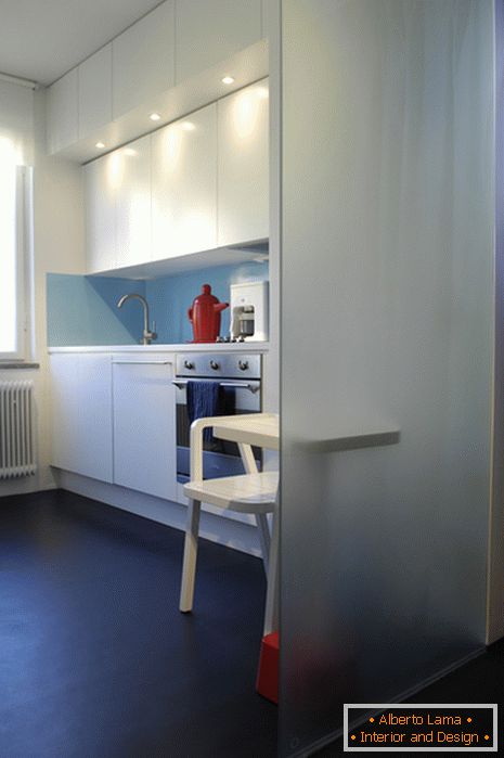 Design de interiores de cozinha em um pequeno apartamento