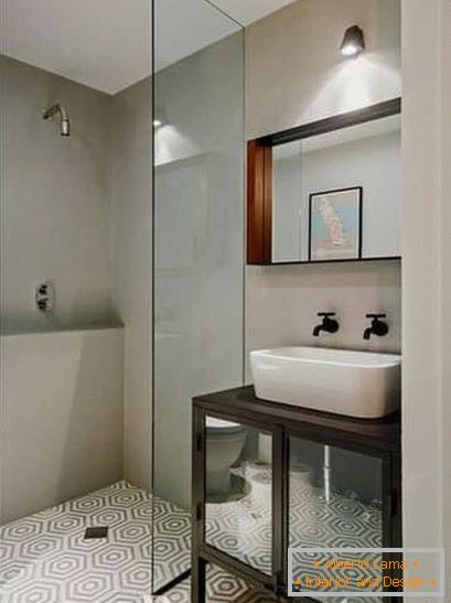 Design elegante em uma pequena casa de banho