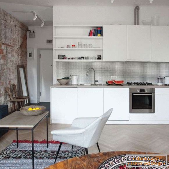 Design elegante de apartamento de um quarto - cozinha combinada