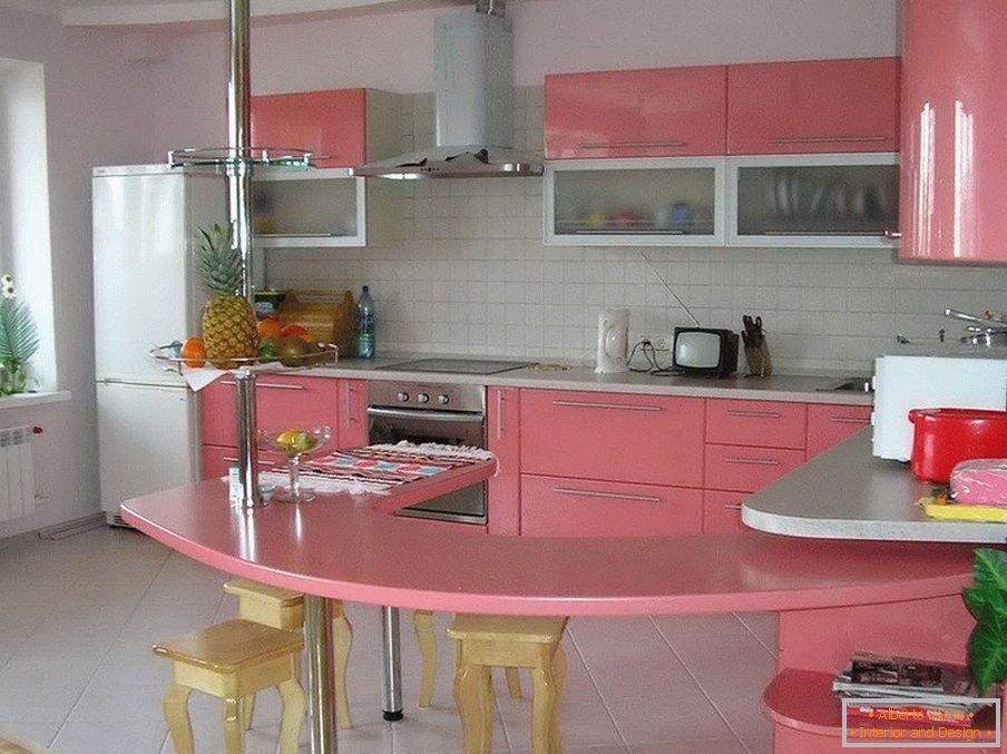 Cozinha branca e rosa