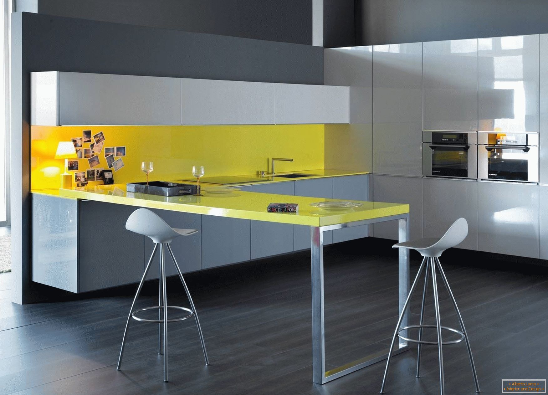 Design de cozinha amarelo-cinza