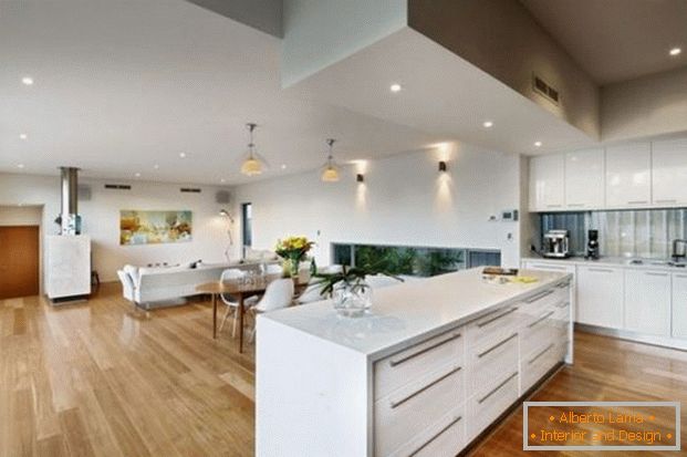 красивый projeto de uma grande cozinha em uma casa particular фото