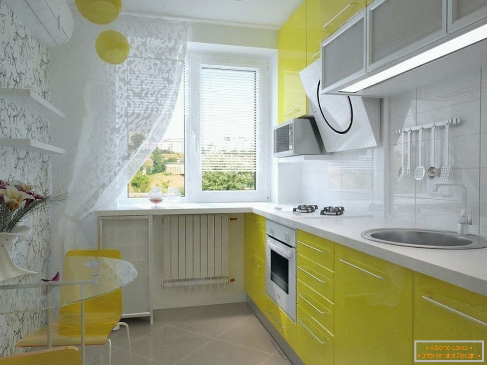 Interior da cozinha na cor branca e amarela