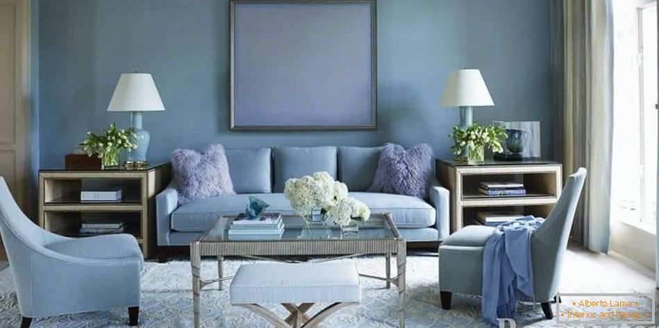 Elegante sala de estar quadrada em tons de azul