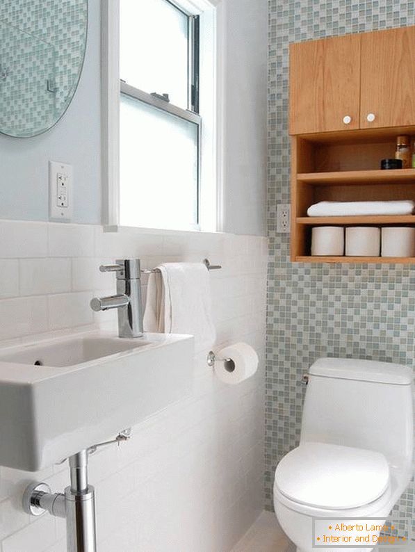Design compacto de uma pequena casa de banho