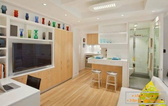 Sala de estar, cozinha e banheiro no projeto do apartamento de 40 m² foto