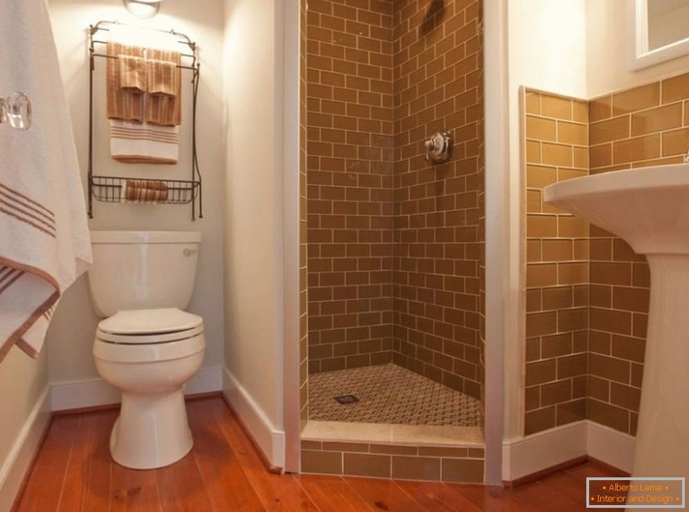 Banheiro combinado em um apartamento de um quarto p-44t