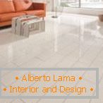 Sala de estar в стиле минимализм с оранжевым диваном