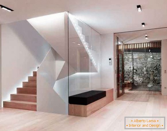 projeto de corredor em uma casa privada com uma escada, foto 19