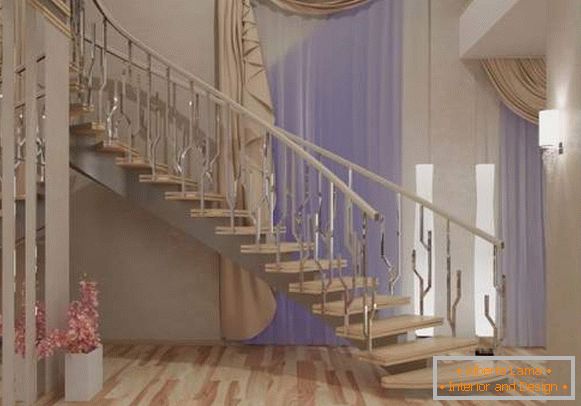 A idéia de um projeto de salão com uma escada no interior de uma casa privada