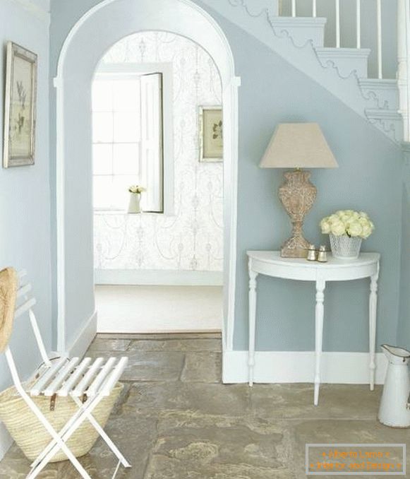 Interior azul do estilo de foto de corredor de Provence