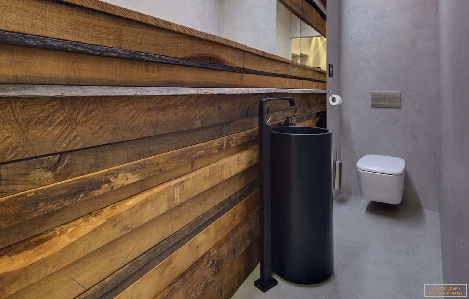 Design moderno de um pequeno banheiro em estilo ecológico com uma concha incomum