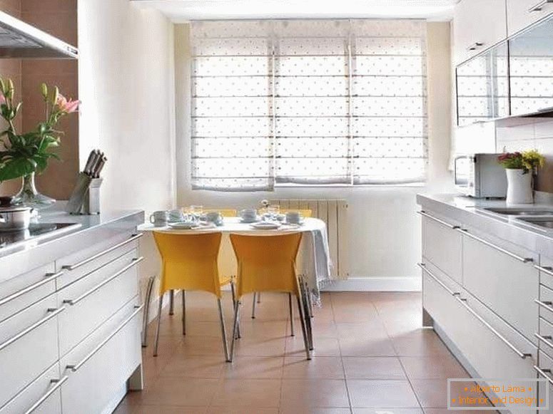 Design de cozinha alongada 12 кв м с окном