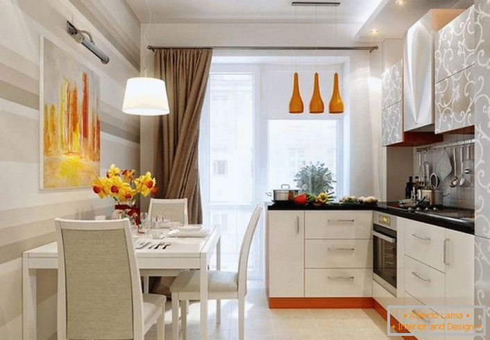 Design elegante para cozinha interior 12 metros quadrados. Os toques de laranja tornam o ambiente mais quente.