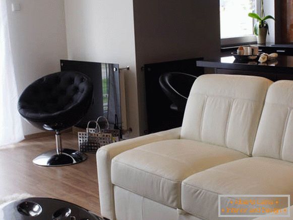 Sala de estar de elegantes apartamentos na Polônia