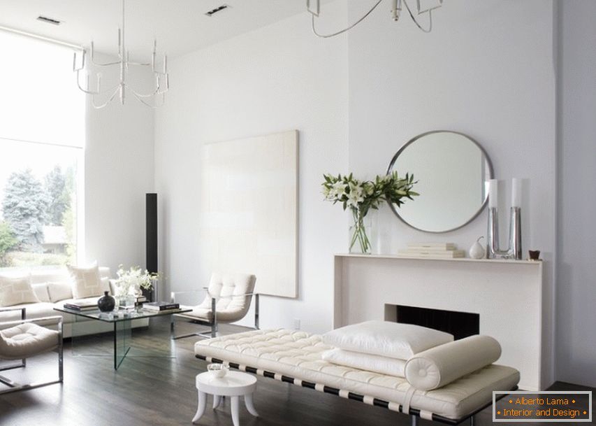 Projeto lacônico e contido da sala de estar estilo minimalista na casa de campo do famoso artista francês.