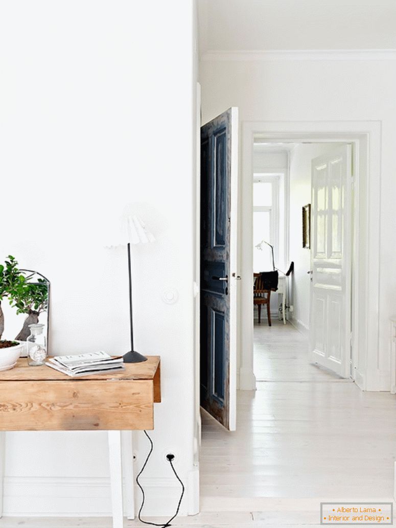 Interior de um apartamento moderno na Suécia