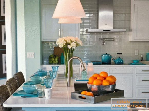 Avental de cozinha de azulejos claros