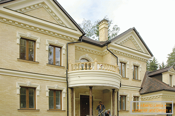Fachada de casas com decoração de estuque de poliuretano