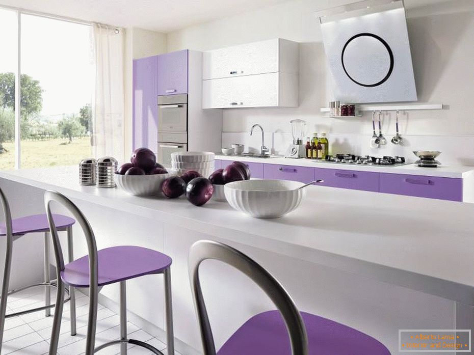 Ilha de cozinha branco-violeta