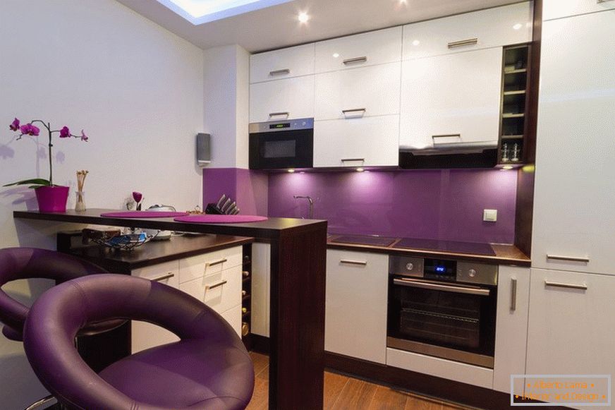 Design de cozinha violeta в стиле модерн