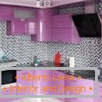 Projeto de uma cozinha cinza-roxa