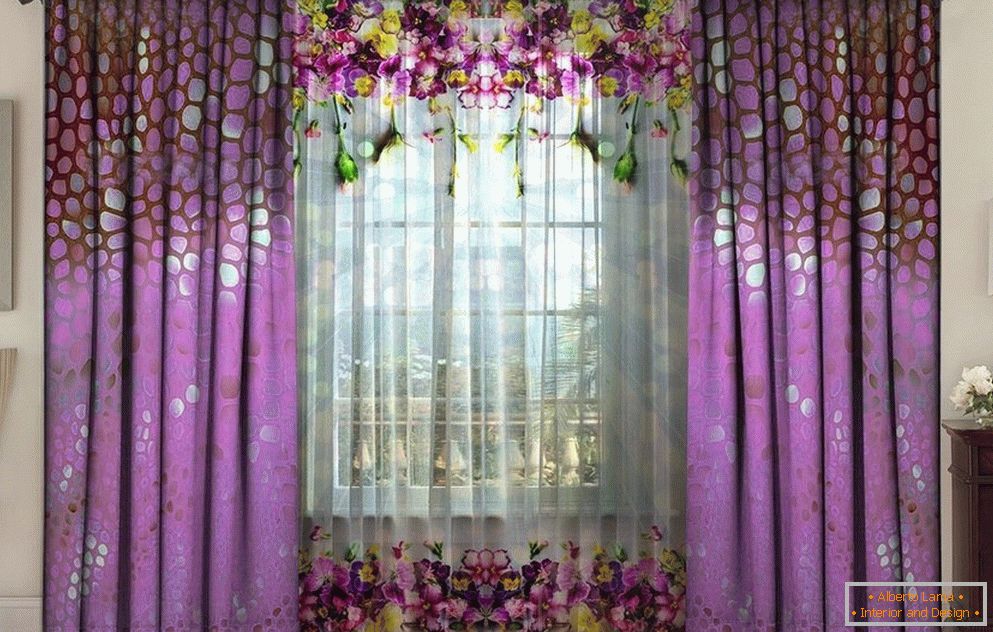 Cortinas e cortinas em tons roxos