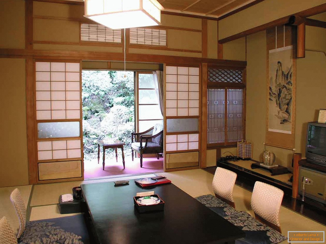 Sala de estar em estilo japonês