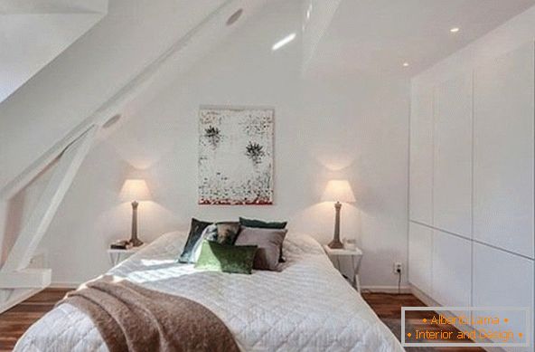Interior, de, um, pequeno, sótão, quarto в белом цвете